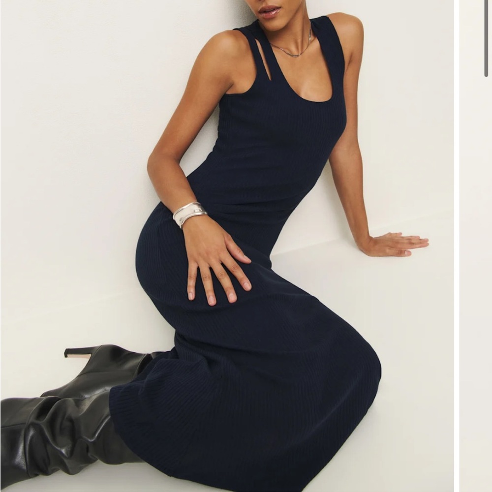 Elegant Navy Blue Sleeveless Dress